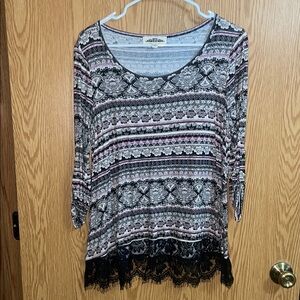 Women's Black and White Patterned Top